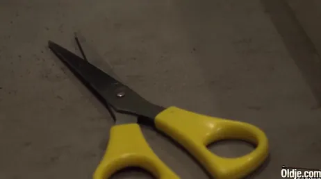 O velho barrigudo fode com muita força a neta, porra brutal!