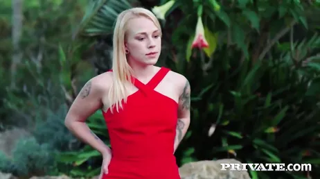 In the garden, sucking cock and getting a good fuck!