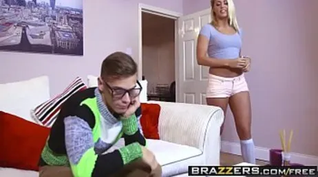 Der Junge scheint dumm zu sein... Aber was für einen verdammten Schwanz er hat...