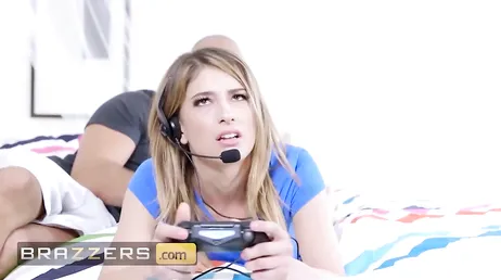 Mi novio no me deja ni jugar.. Me la mete a todas horas!