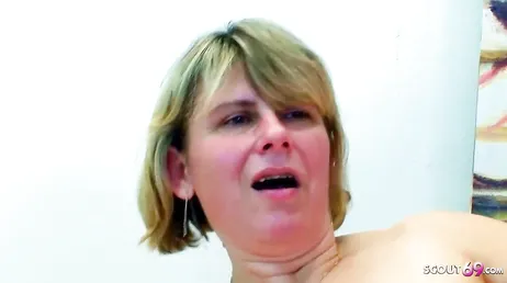 Il XXX video porno fatto in casa di una donna matura recentemente divorziata...!!