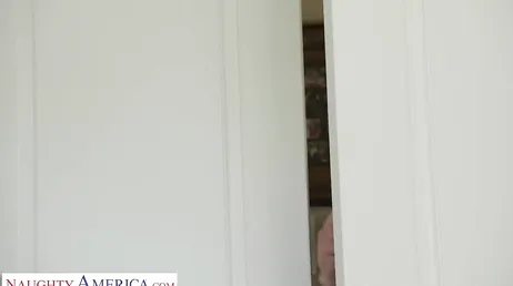 Putain de petite soeur, quels bons repas de bites tu fais..