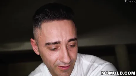 Putain de garçon ! Tu me fais un massage mais c'est très délicieux...