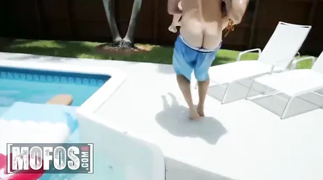 Baise très hardcore de la chatte juteuse de Vina Sky