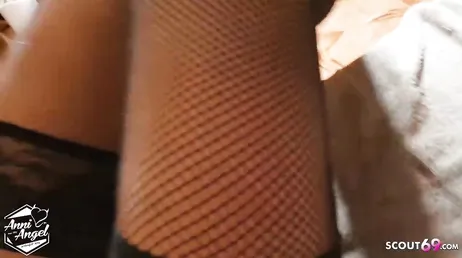 Sa copine est très salope, elle adore se faire baiser très fort, pouah !