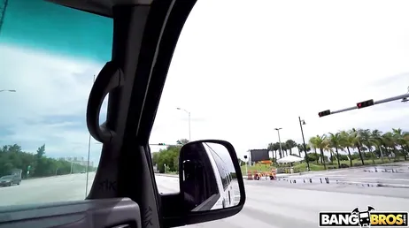 Eles ensinam ao avô como o negro fode a neta, droga.