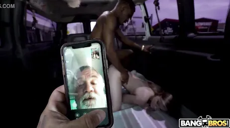 Eles ensinam ao avô como o negro fode a neta, droga.