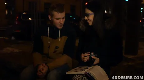 Ga met de student mee... Verdomd wat ze pikken doorslikt, uuf!