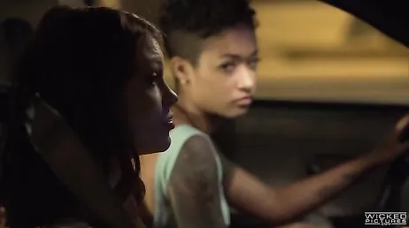 Bree Daniels och Skin Diamond, två vänner som äter allt..