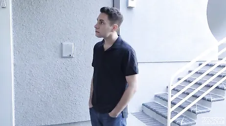 E come conosci mio figlio? Lo dico nel caso volessi...