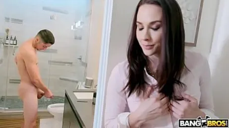 Chanel Preston hallucineert met de lul van haar zoon, wat een lul!