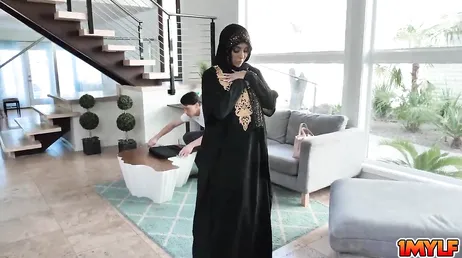 Fuck that Arab woman, what a blowjob she does, damn.