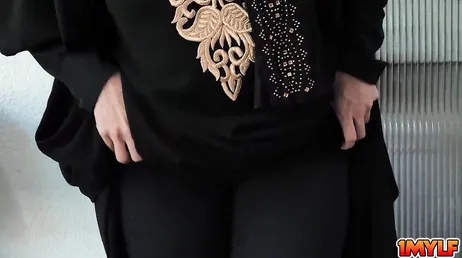 Fuck that Arab woman, what a blowjob she does, damn.