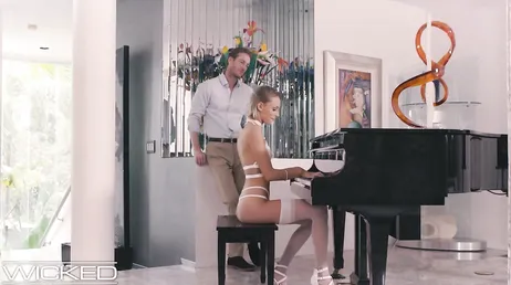 Pianoklass eller jävlas med den snygga pianoläraren?