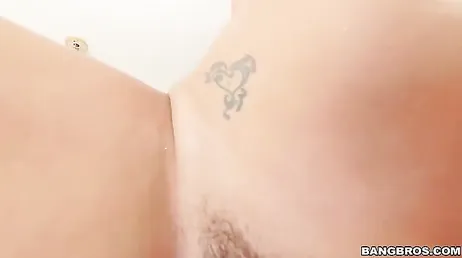 Goede pijpbeurt en neukbeurt in POV met Peta Jensen, brutale man!
