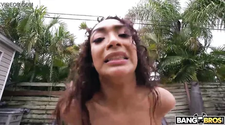 Sarah Lace, uma negra que come muito bem galos...