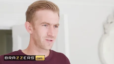 Kiki Minaj is offered money to fuck, and she gladly accepts.