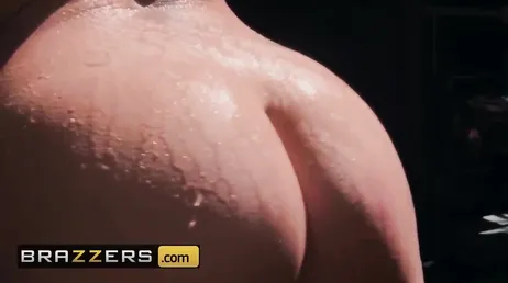 Il voulait nettoyer sa voiture, mais c'est tout... Il préfère le sexe brutal.