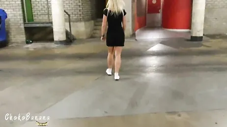 Ett bra handjobb som min flickvän ger mig, hon är väldigt slampig...