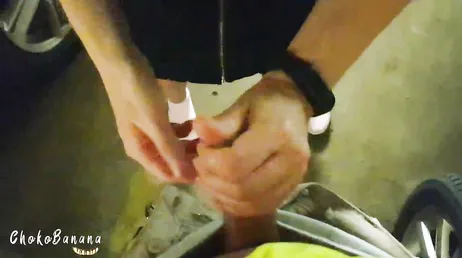 Ett bra handjobb som min flickvän ger mig, hon är väldigt slampig...