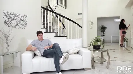 Mom came to see me at home and we ended up fucking non-stop, what a woman