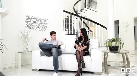 Mom came to see me at home and we ended up fucking non-stop, what a woman