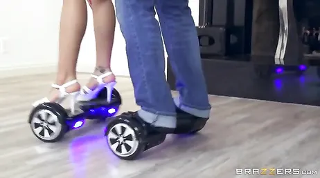 La pone a cuatro patas, como se la mete toda entera, uuf!