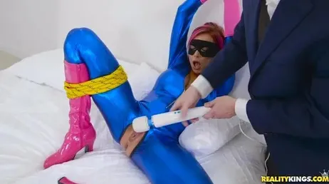 Anna Bell Peaks, une super-héroïne super pute, oui monsieur...