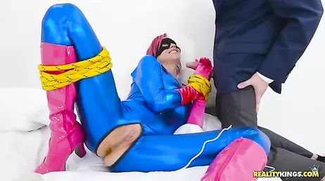 Anna Bell Peaks, une super-héroïne super pute, oui monsieur...