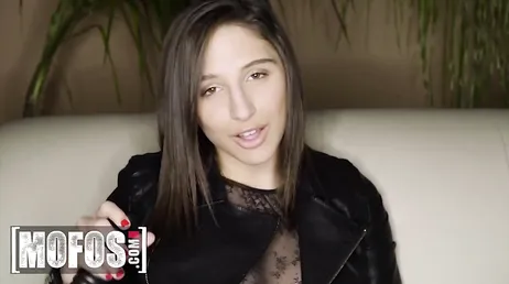 Abella Danger, quels bons cheveux il te reste dans ta chatte..