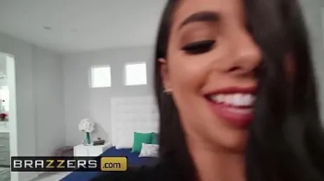 Gina Valentina verrast haar vriendje met deze mooie lingerie..