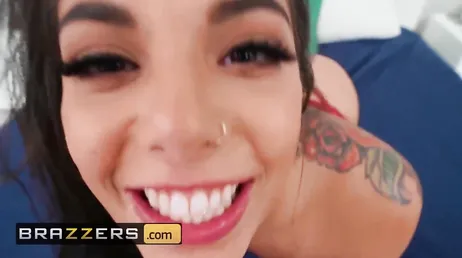 Gina Valentina verrast haar vriendje met deze mooie lingerie..