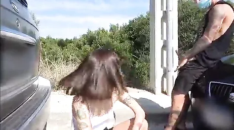 La spagnola Silvia Soprano succhia un cazzo per strada