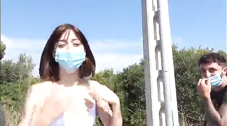 La spagnola Silvia Soprano succhia un cazzo per strada