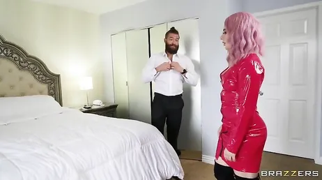 Der Hurenhändler zahlt etwas mehr, um Analsex ausüben zu können ...