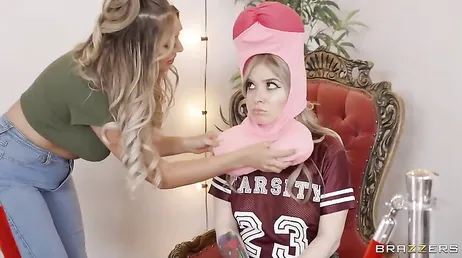 Sexo a três pornô com duas irmãs muito safadas, gozada na boca!