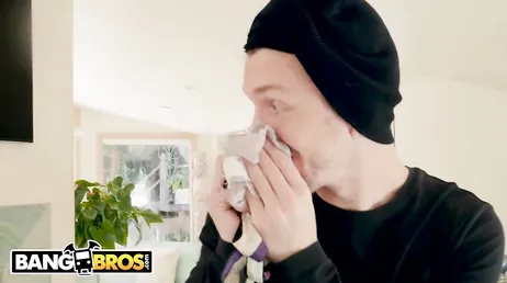 Den bystiga Ava Addams låter tjuven knulla henne som han vill..
