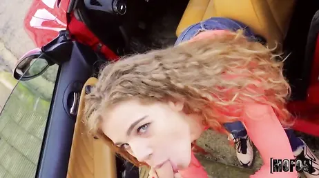 Sexo na rua com uma espanhola de vinte e poucos anos, que crueldade...