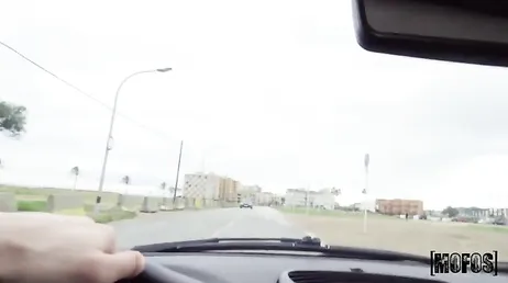 Sexo na rua com uma espanhola de vinte e poucos anos, que crueldade...