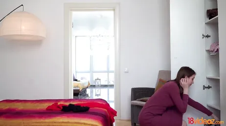 Er trifft das College-Mädchen und wie ihre ganze Muschi platzt.