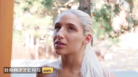 Gewaltiger Fick zwischen Abella Danger und ihrem Freund Scott Nails