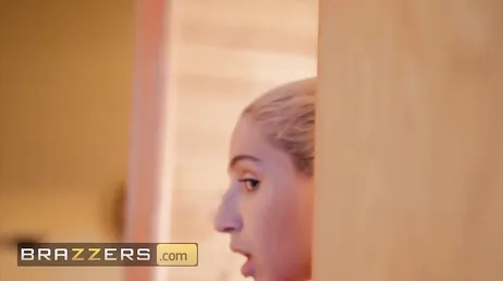 Gewaltiger Fick zwischen Abella Danger und ihrem Freund Scott Nails