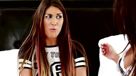 August Ames mange la chatte de son ami fraîchement rasé