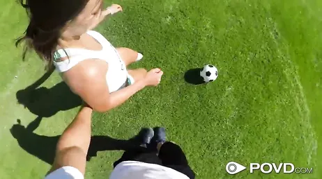Lily Love baisée en POV après un bon match de football