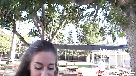 Cassidy Klein engasga com esse pau que não cabe na boca