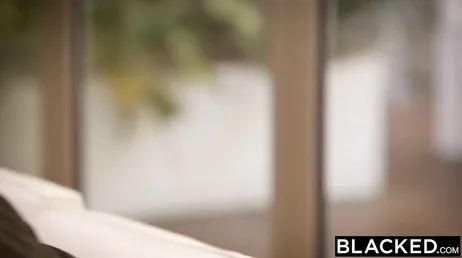 Kimberly Brix gaat naar de donkere kant van zwarte pikken