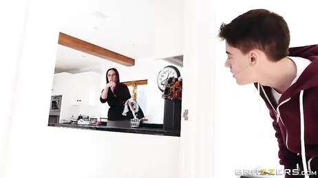 Jordi, El Niño Polla, durft met de rondborstige Emma Butt