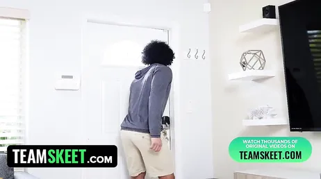 Rimango stupito quando vedo l'impiegato pulire la polvere in quel modo...