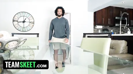 Rimango stupito quando vedo l'impiegato pulire la polvere in quel modo...