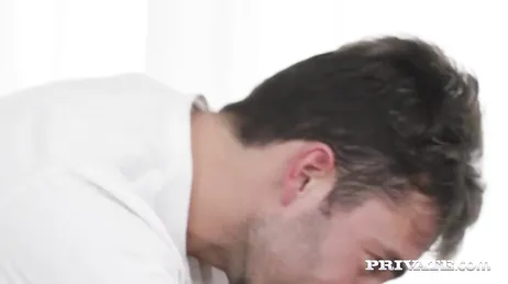 Massage avec une fin très heureuse pour la Latina Canela Skin.